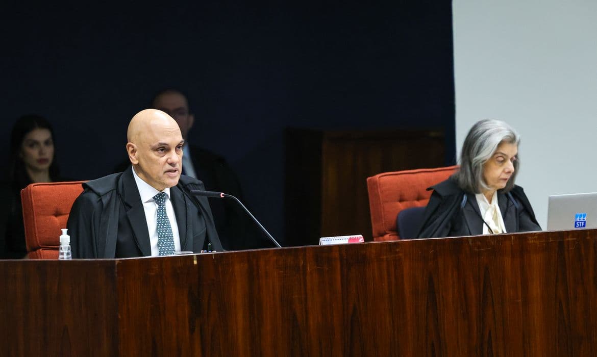 STF: Moraes resume trama golpista e defesas no início do julgamento