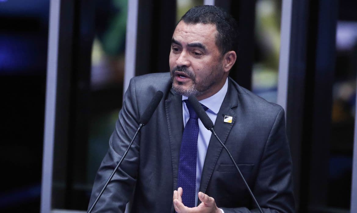 STJ afasta governador do Tocantins por 6 meses em fraude de cestas básicas