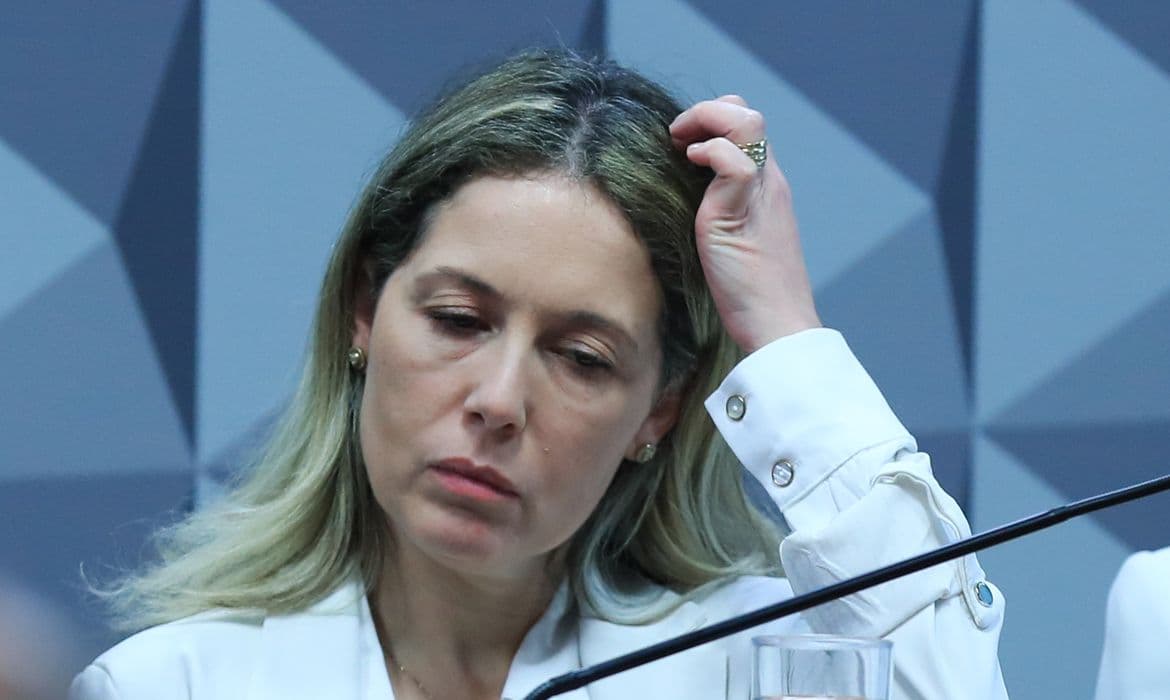 Acusada de laranja, esposa de ex-procurador do INSS silencia na CPMI