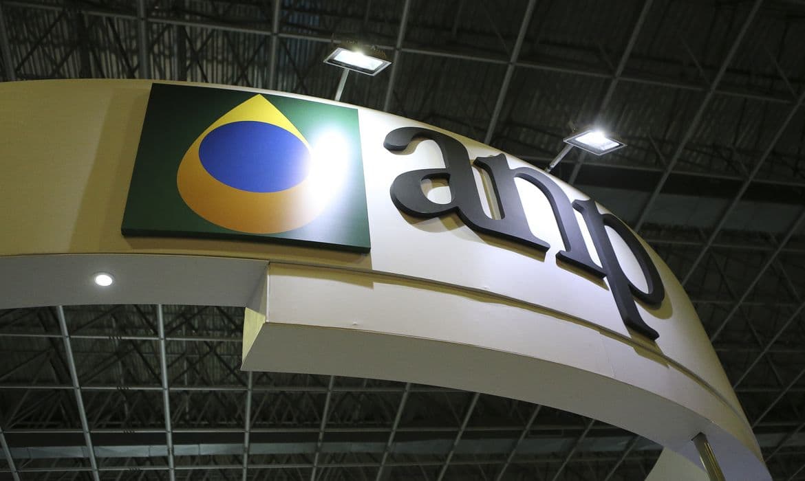 ANP desinterdita parcialmente Refit para venda de combustíveis