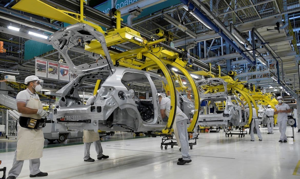 Economia brasileira expande 0,4% em agosto