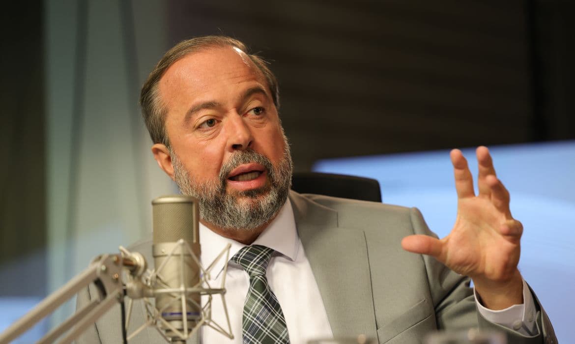 Brasil não corre risco de apagão, garante Silveira; pane foi técnica