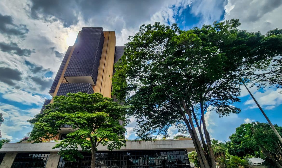 Contas externas do Brasil pioram e têm déficit de US$ 9,8 bi em setembro