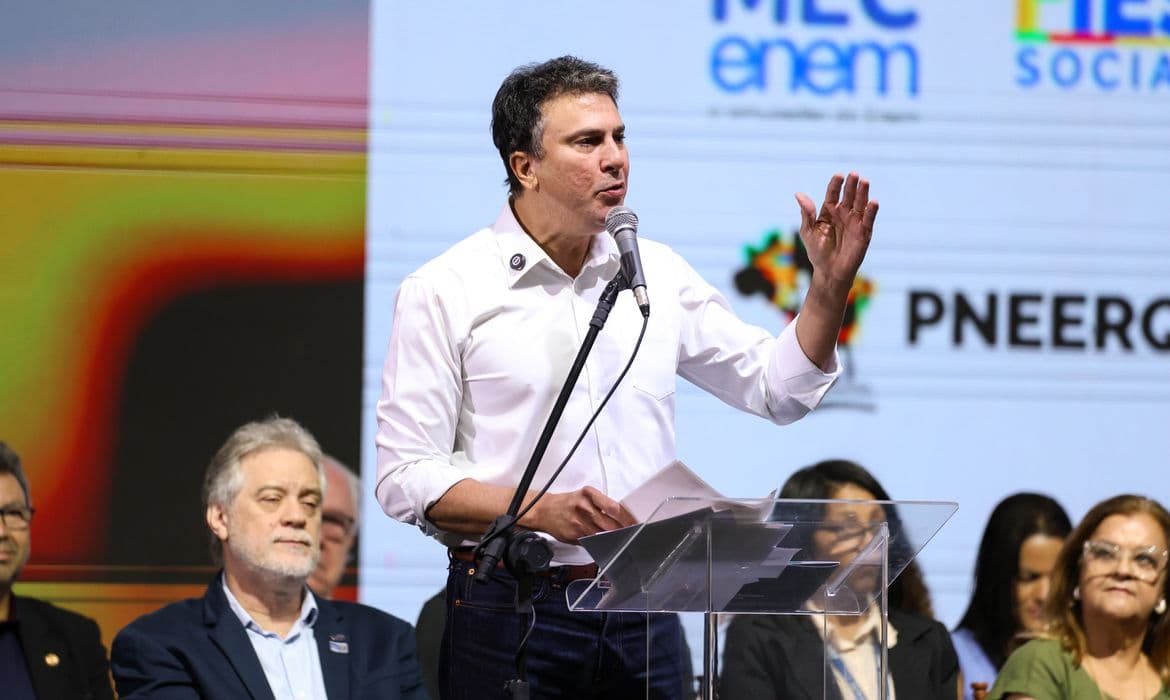 Dia do Professor: Governo defende remuneração digna e lança carteira docente