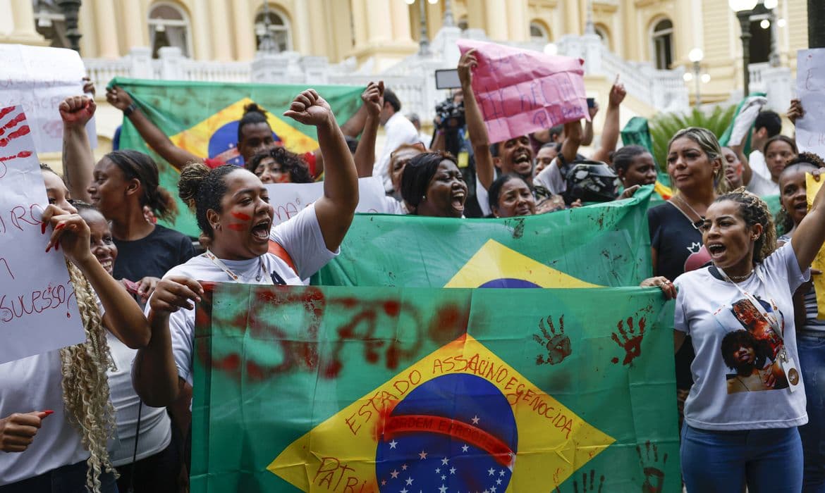 Especialistas: Megaoperações no Rio geram mortes e prejuízos sem frear crime