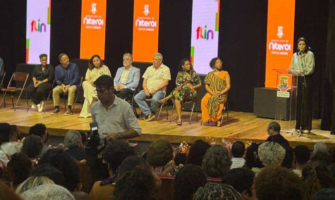 Flin 2025 celebra diversidade com 60 atrações e grandes nomes até domingo