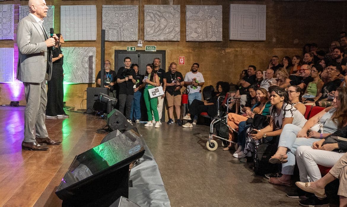 Karnal: Tecnologia é ferramenta, educação exige esforço