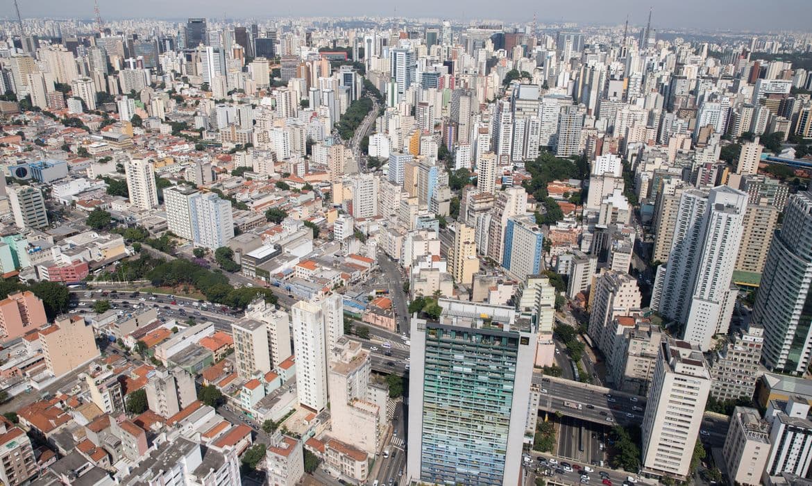 Lula anuncia novo crédito imobiliário para classe média via poupança