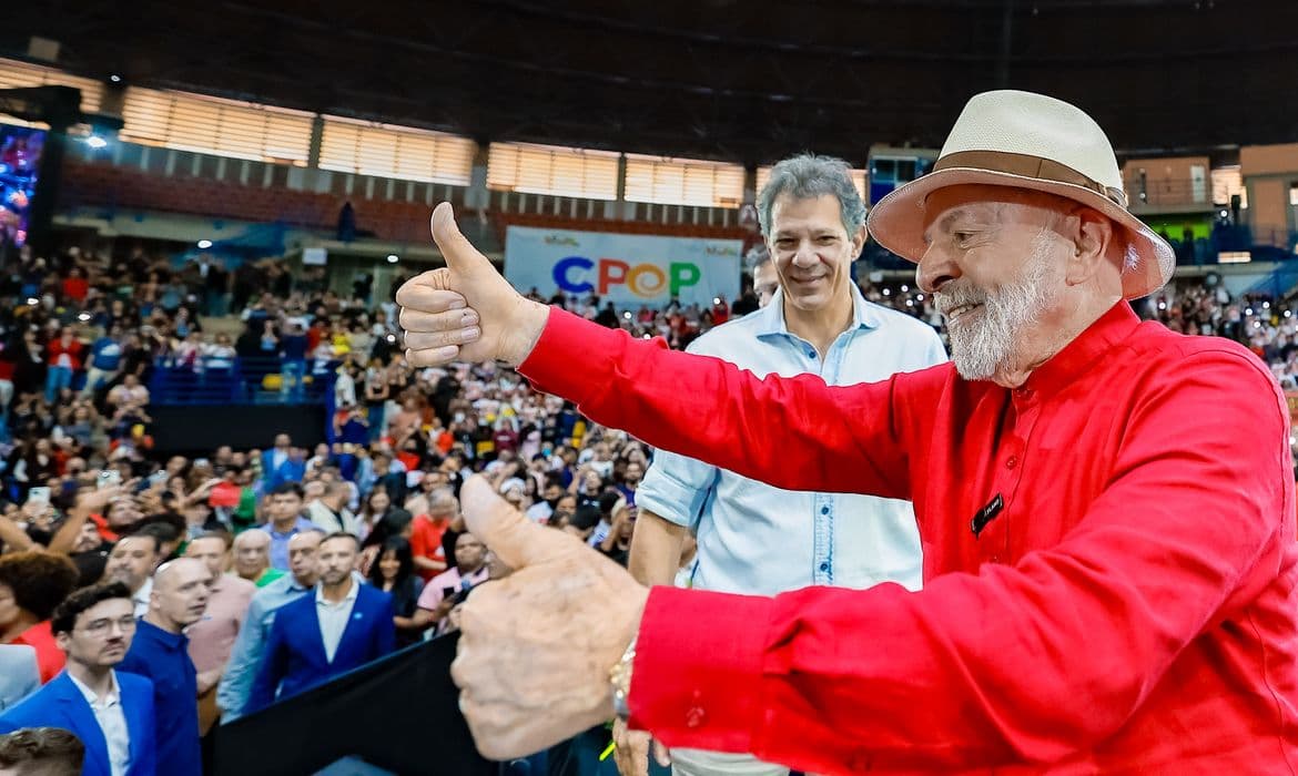 Lula mira universalizar Pé-de-Meia para 6 milhões; anuncia R$108 mi a cursinhos