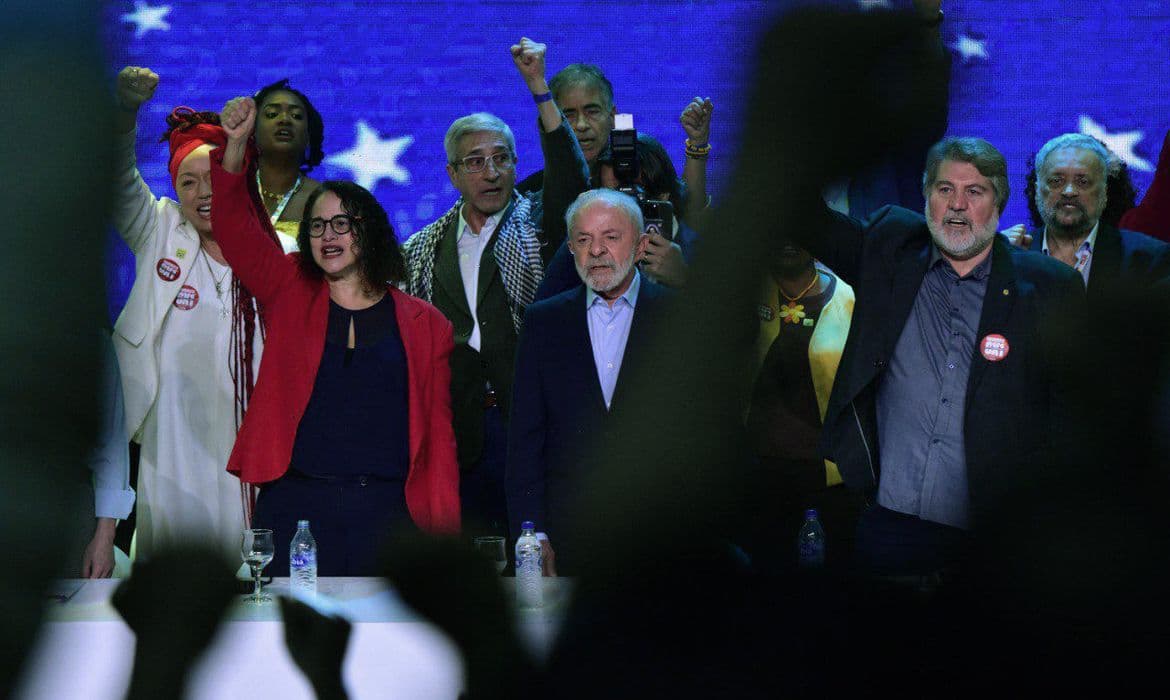 Lula: ‘Nenhum presidente’ deve dar palpite sobre Venezuela e Cuba
