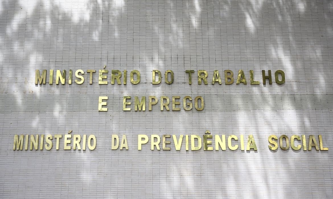 Mais de 54 mil empresas têm até hoje para divulgar relatório salarial