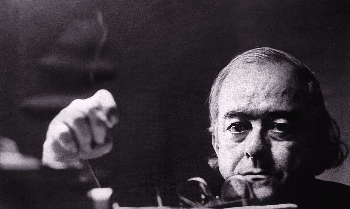 MAR celebra Vinicius de Moraes com 300 itens e retrato inédito de Portinari