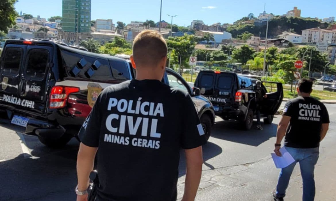 Policial de MG atira em operários e fica em domiciliar por doença