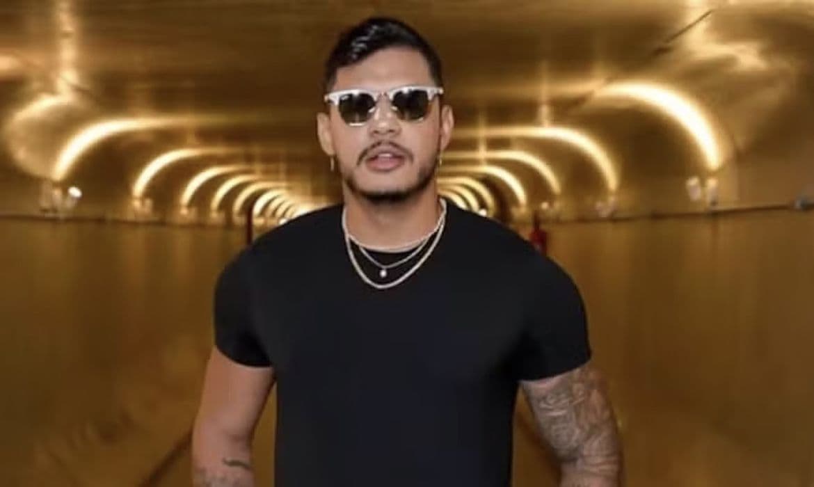 Rapper Hungria recebe alta após internação por suspeita de metanol