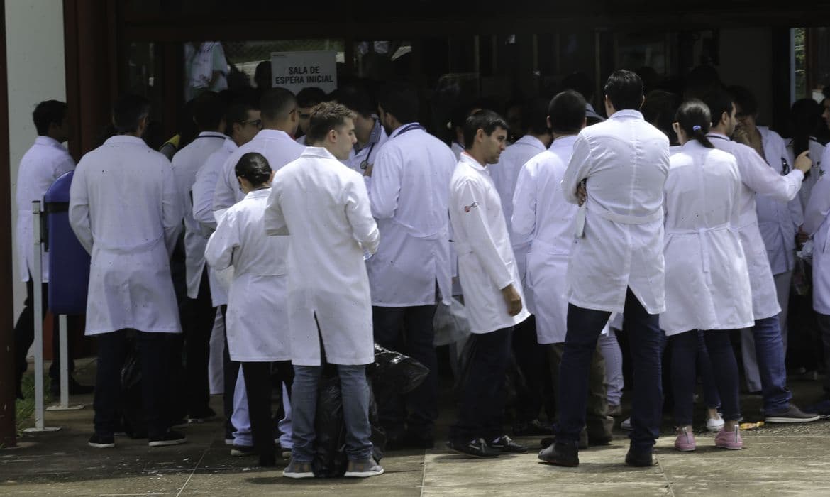 Revalida 2025/2: Prazo final para envio de diploma médico termina hoje