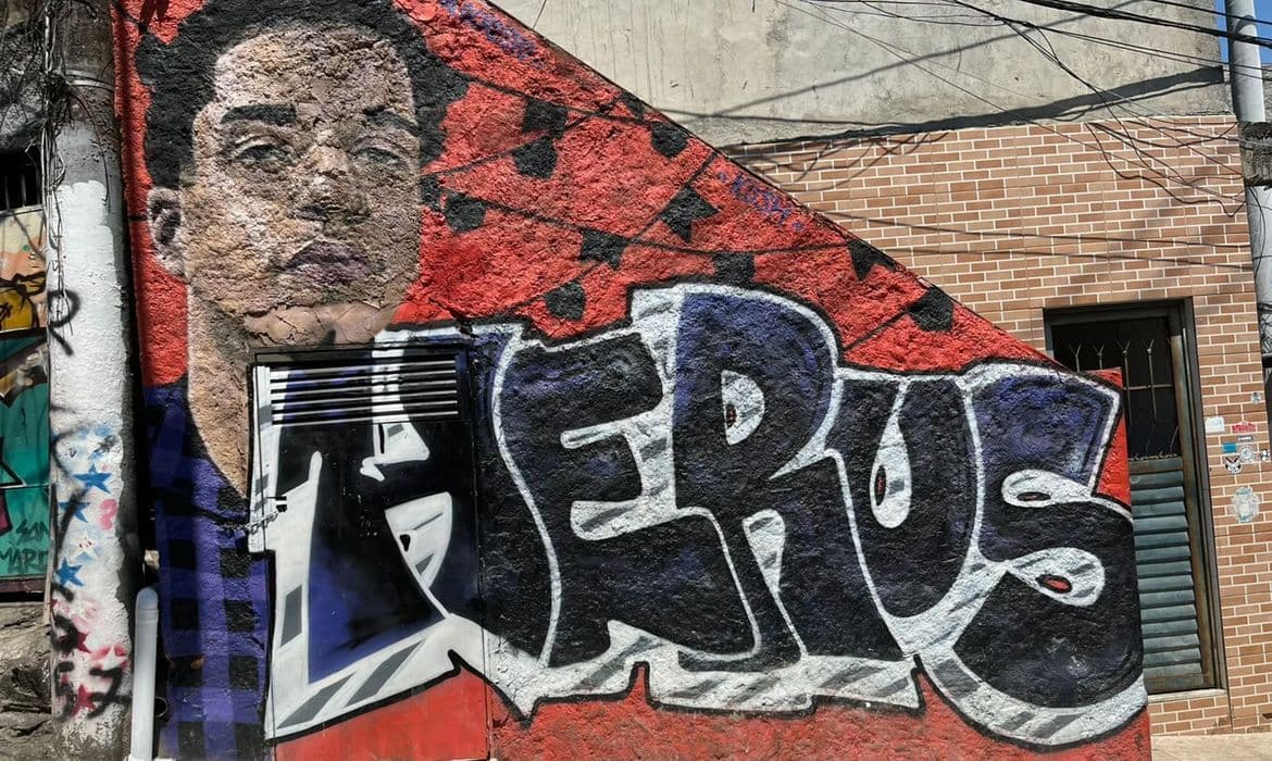 Rio: Memorial a Herus, jovem morto em ação policial, vira símbolo de resistência.