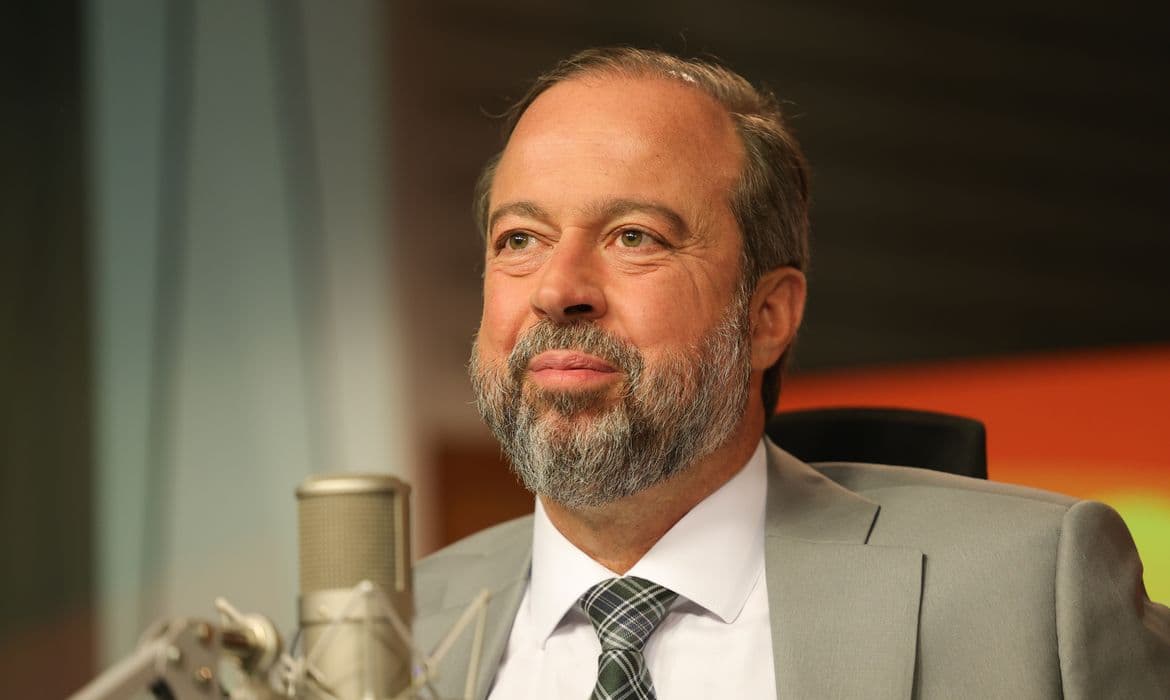 Sem horário de verão em 2025: Brasil tem segurança energética, diz Silveira