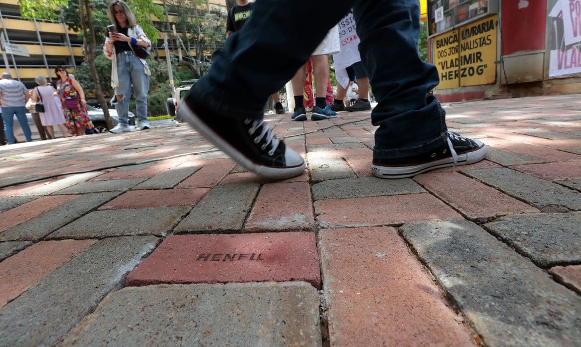 SP: Calçadão da Resistência honra jornalistas e defensores da democracia