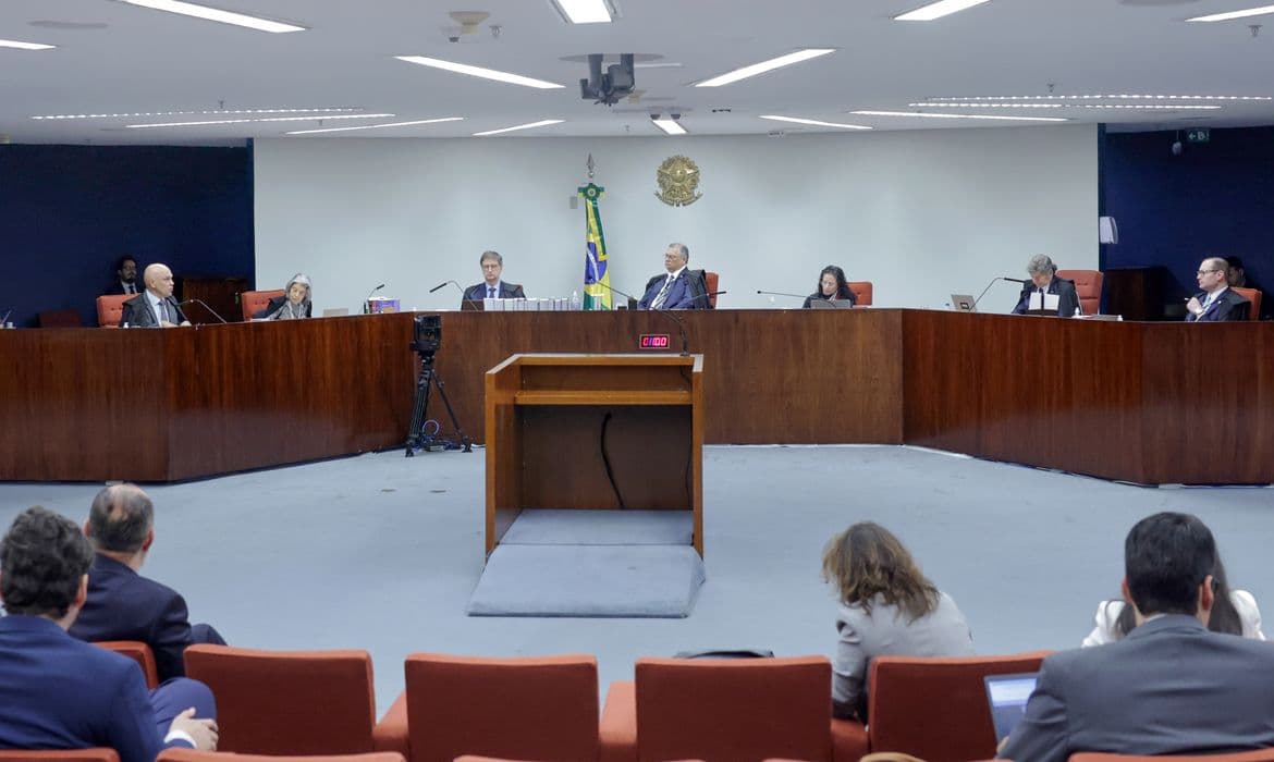 STF retoma votação de 7 réus da trama golpista