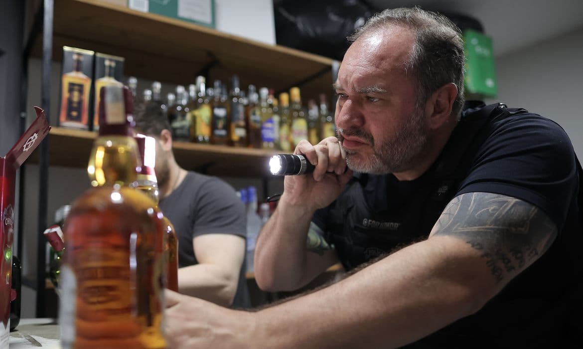 Vigilância Sanitária fecha bar na Tijuca por fábrica de cerveja e bebida irregular