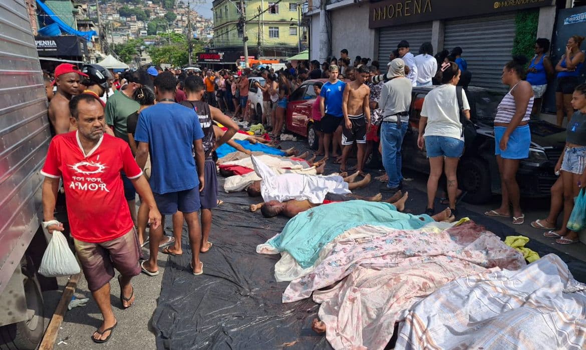 5 PMs presos no Rio: câmeras corporais flagram roubo de fuzil
