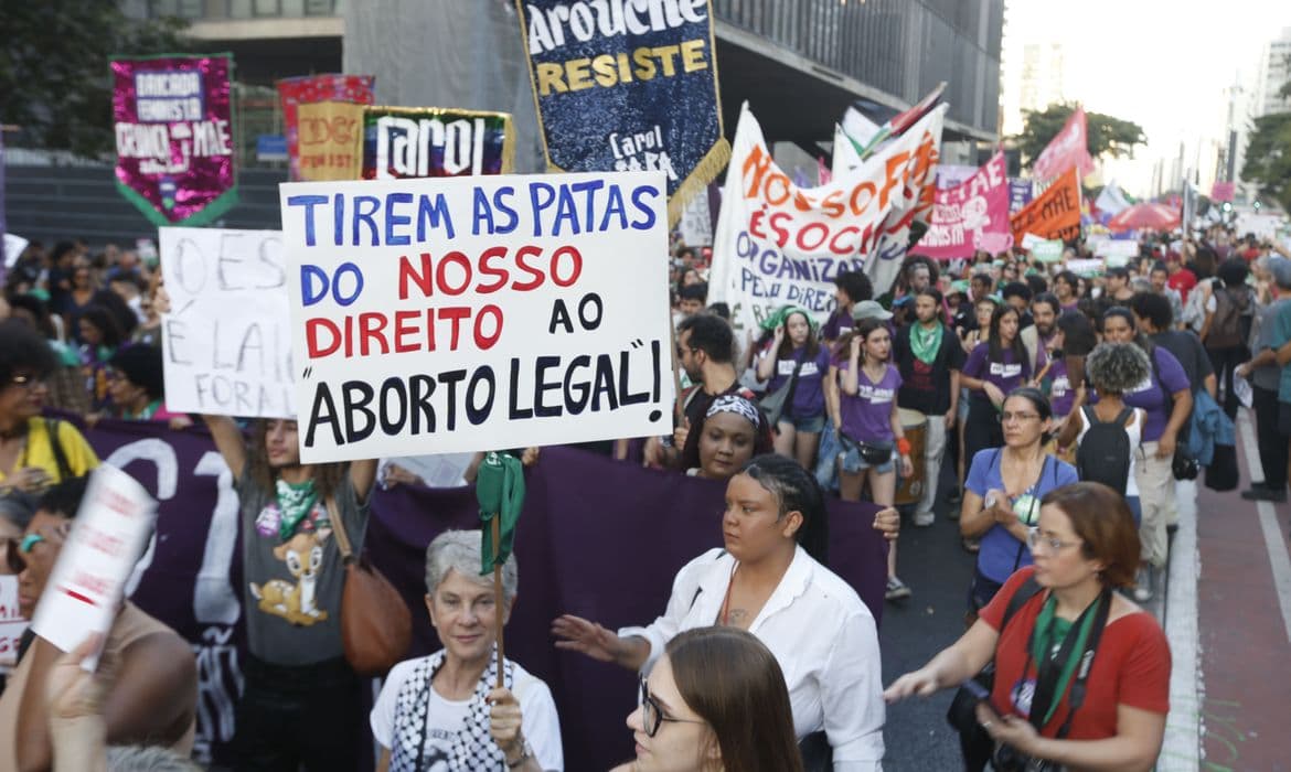 Ataques ao aborto legal de crianças espalham “pânico moral”, diz Conanda