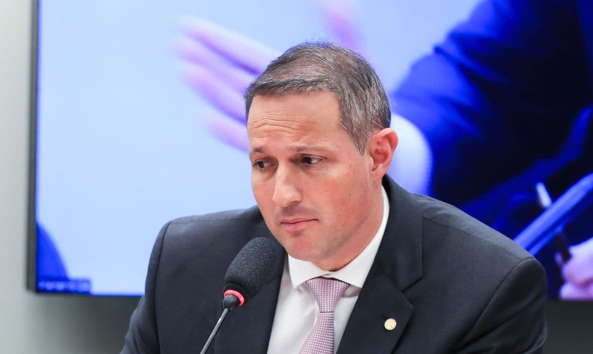 Derrite recua após críticas e PF atuará sem aval de governador