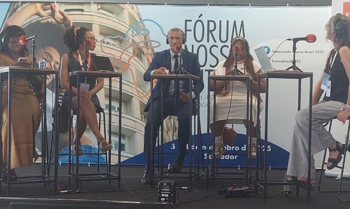 Fórum na Bahia debate clima e desinformação com jovens de Brasil, França e África