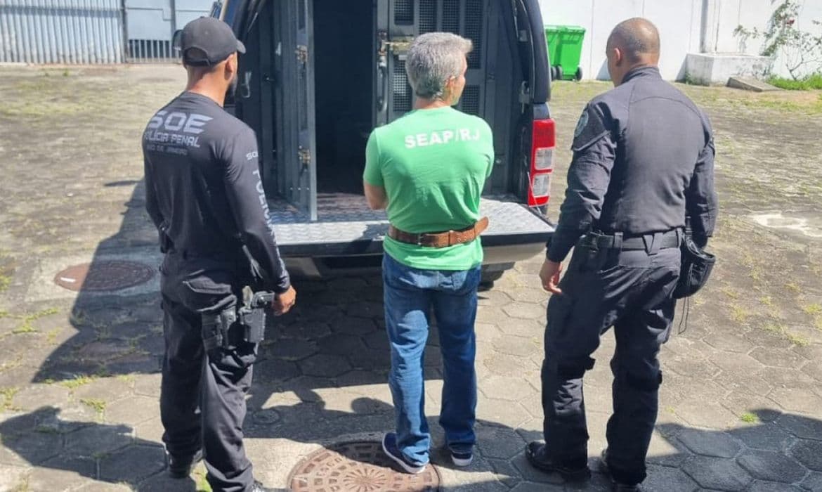 Justiça revoga RDD de Rogério Andrade; bicheiro deixa prisão federal e volta ao Rio