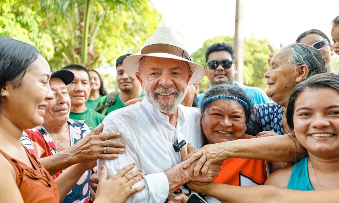 Justiça tributária: Senado aprova IR até R$5 mil e taxa mais ricos; Lula celebra