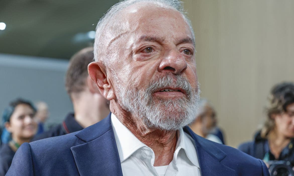 Lula envia apoio federal a cidades do PR devastadas por tornado que matou 6