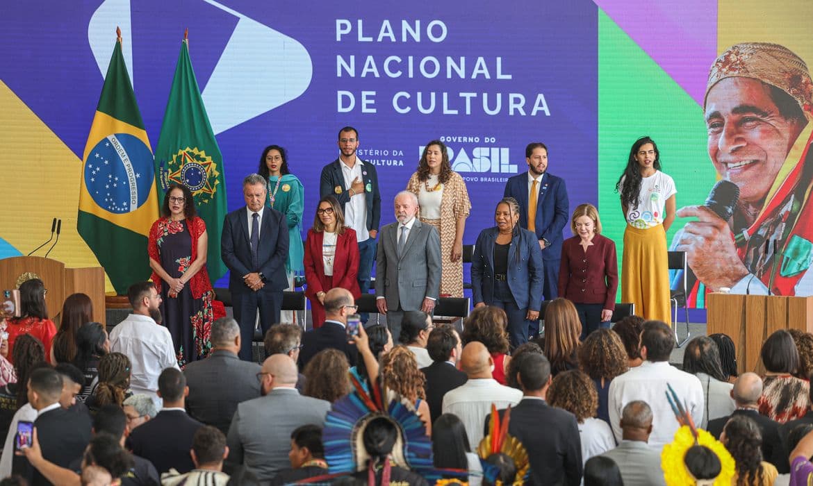 Lula envia Plano Nacional de Cultura ao Congresso para 10 anos com foco popular