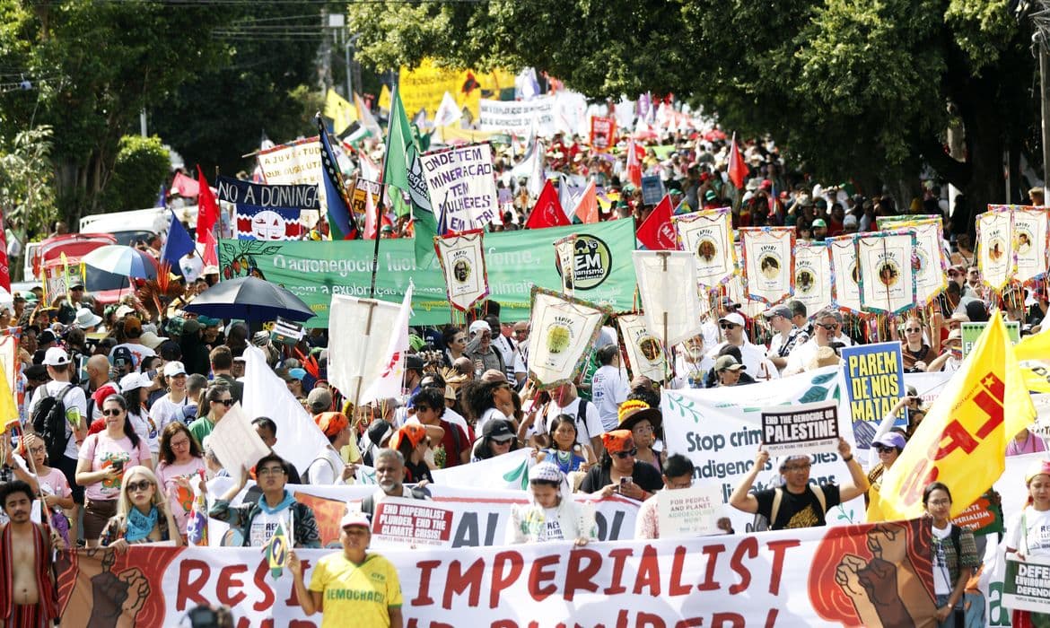 Marcha pelo Clima em Belém une 70 mil vozes pela Amazônia e futuro