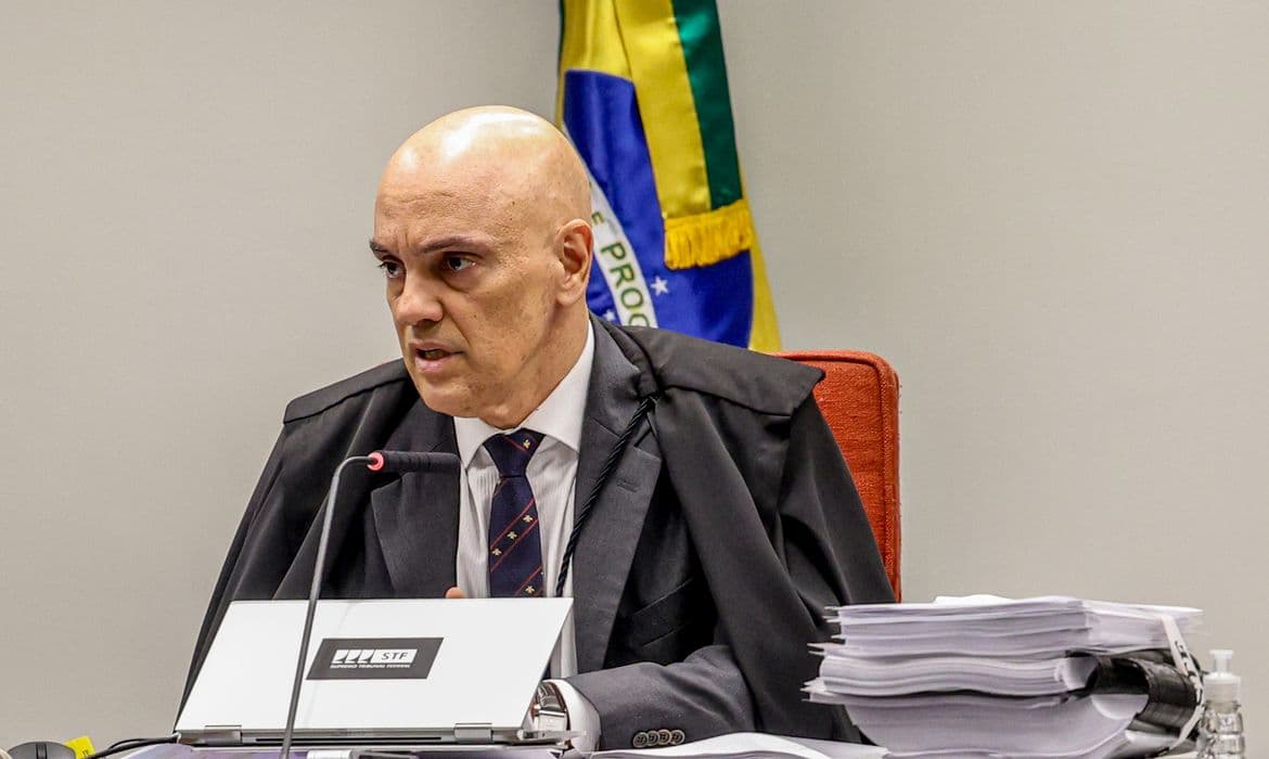 Moraes notifica TSE sobre inelegibilidade de Bolsonaro até 2060 por golpe