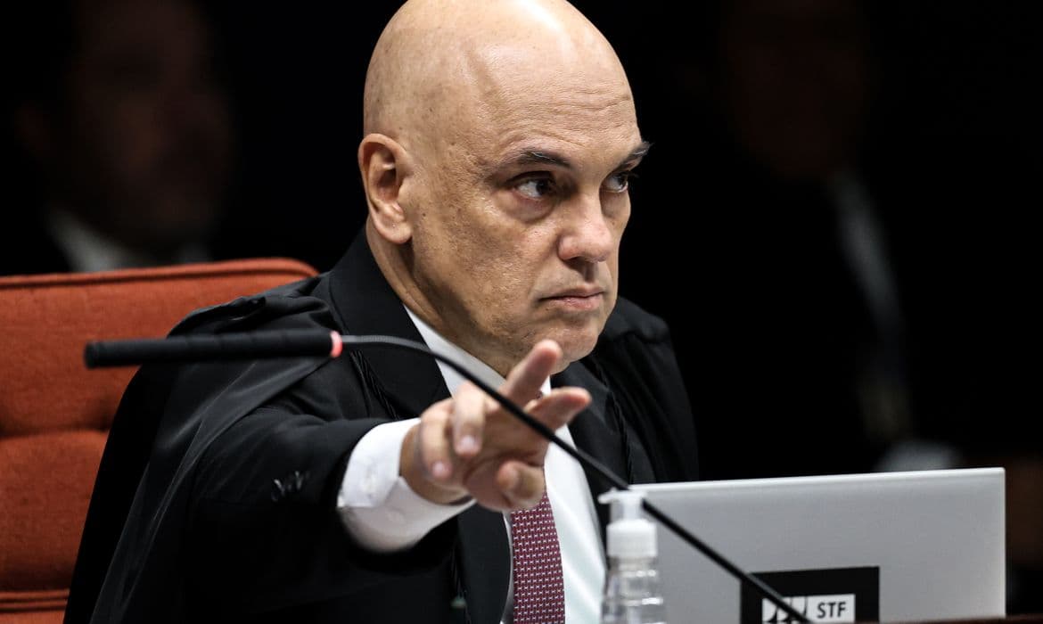 Moraes vota para tornar ex-assessor réu por vazamento no STF