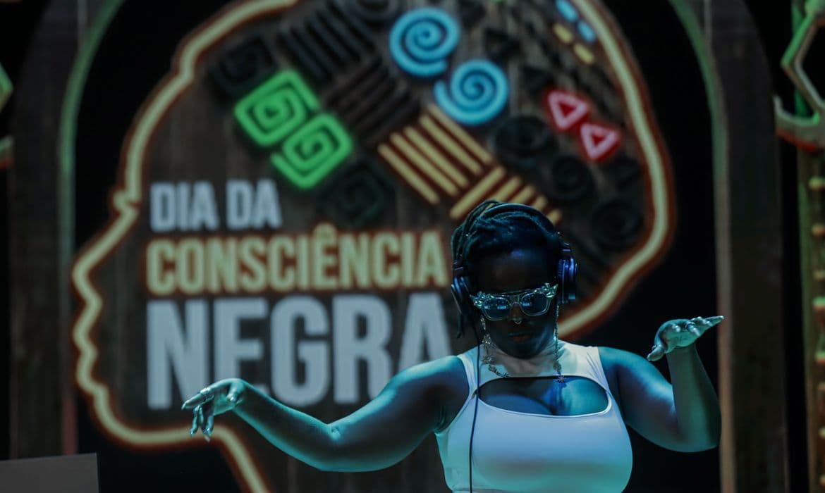 Novembro de 2025: Três feriados nacionais, marcos históricos e tragédias