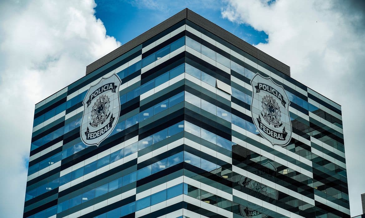 PF cumpre buscas por fraude em licitação de R$ 5,3 mi em São Sebastião