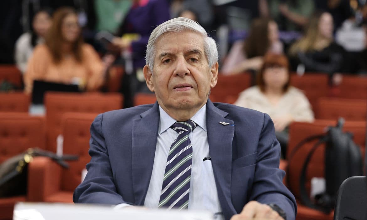 PGR recomenda prisão domiciliar humanitária para General Heleno