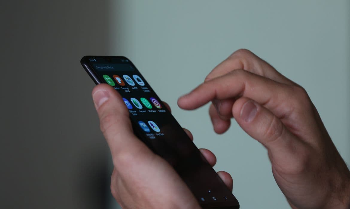 Polícia Civil do RJ devolve 1.600 celulares roubados aos donos nesta terça