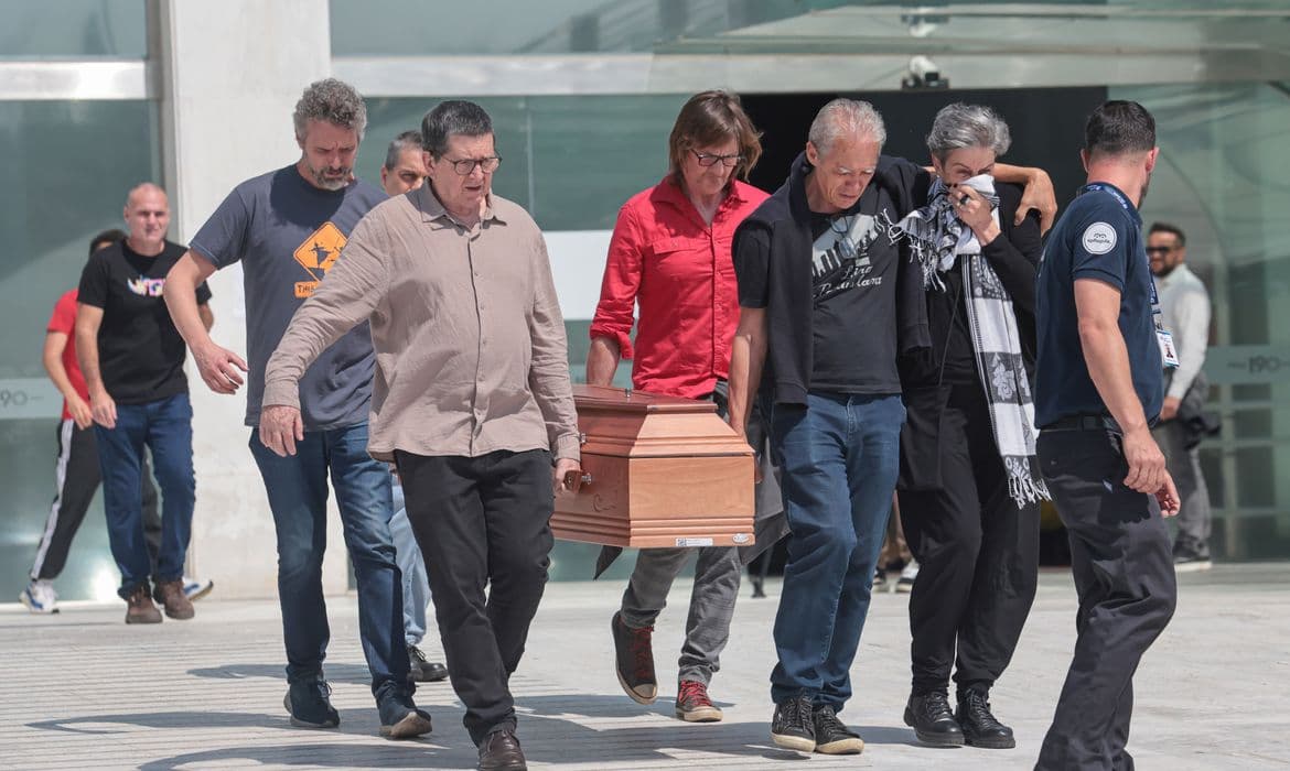 Políticos e Haddad velam Paulo Frateschi, morto pelo filho, na Alesp