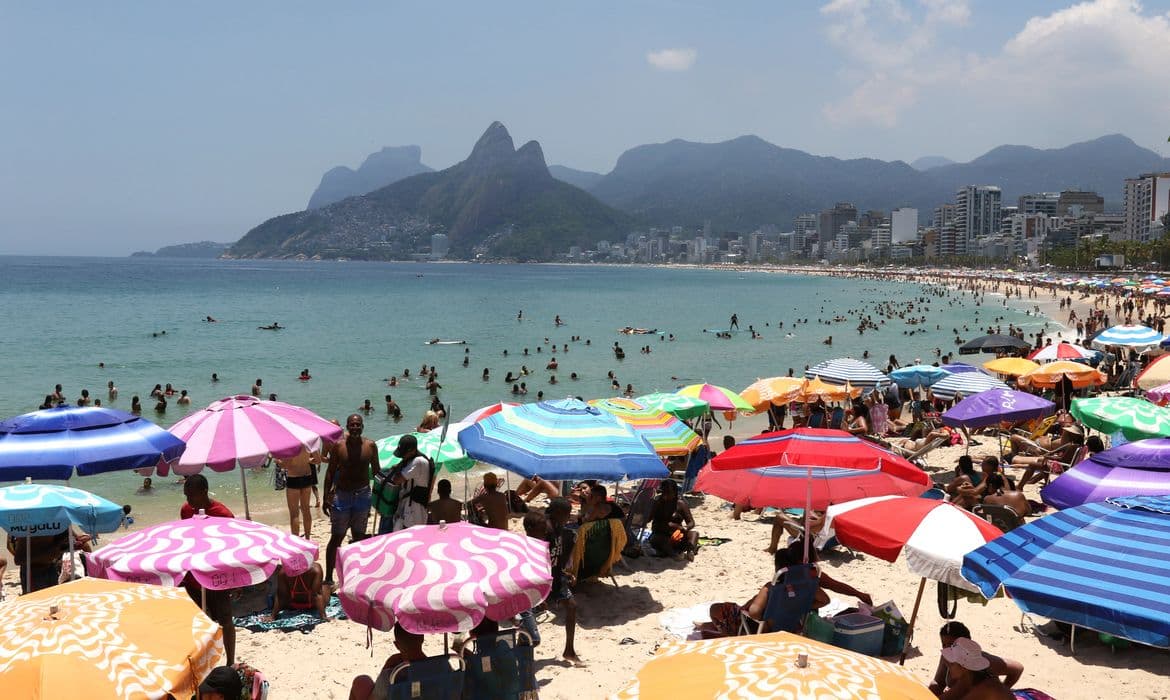 Rio de Janeiro bate recorde de turistas internacionais em 2025 e projeta 2 milhões de visitantes
