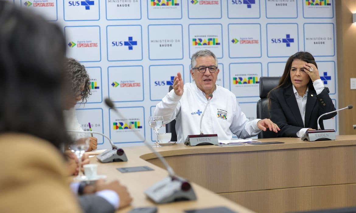 Saúde compra 1,8 milhão de vacinas VSR; proteção para recém-nascidos