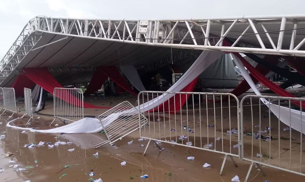SP: Ventania derruba estrutura de festa e deixa 1 morto e 40 feridos