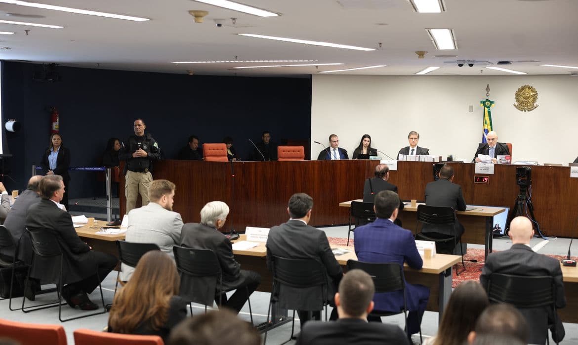 STF mantém condenação de Bolsonaro em trama golpista após rejeitar recursos