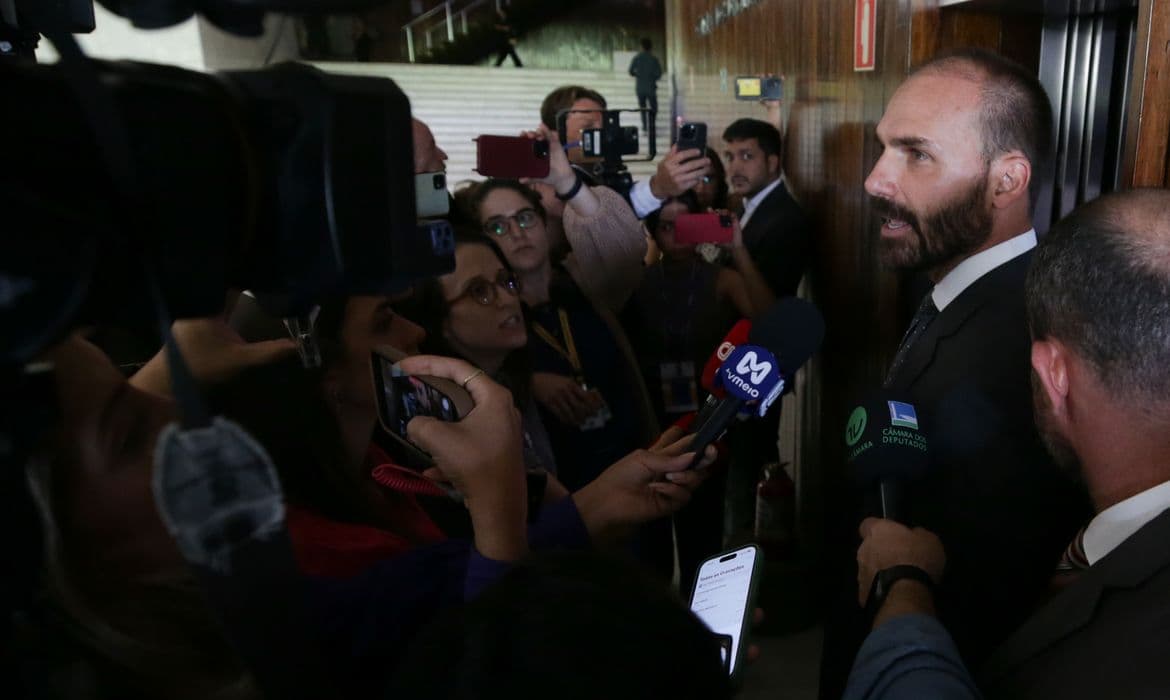 STF torna Eduardo Bolsonaro réu por atuação nos EUA em caso de coação