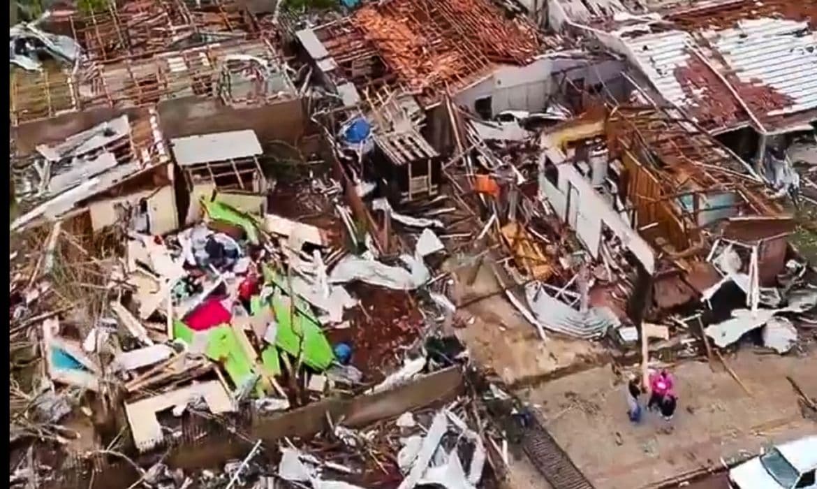 Tornado F3 devasta Rio Bonito do Iguaçu (PR): 90% destruída e 6 mortos