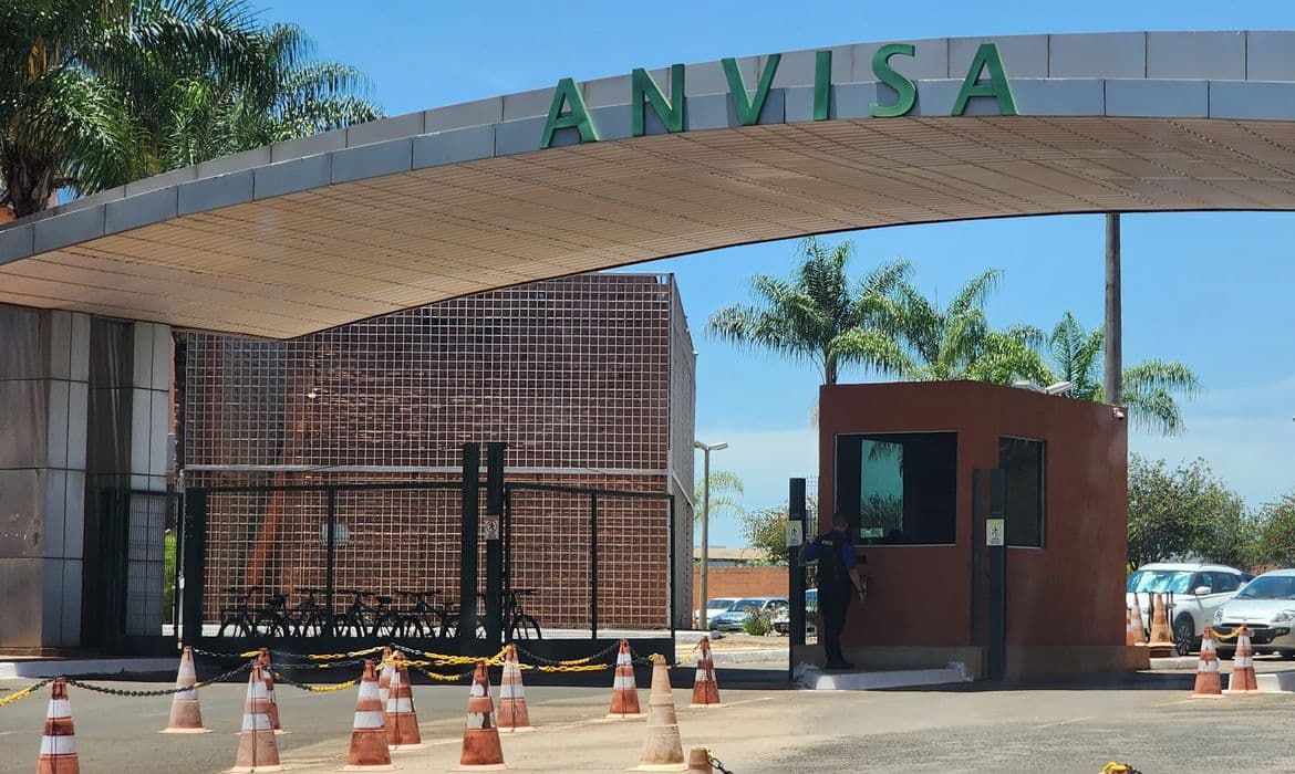 Anvisa proíbe suplementos com ora-pro-nóbis e por falta de registro