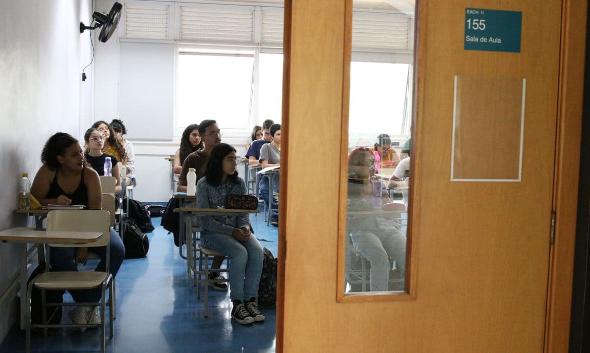 Divulgada lista de aprovados da Fuvest 2026 para a 2ª fase; veja locais