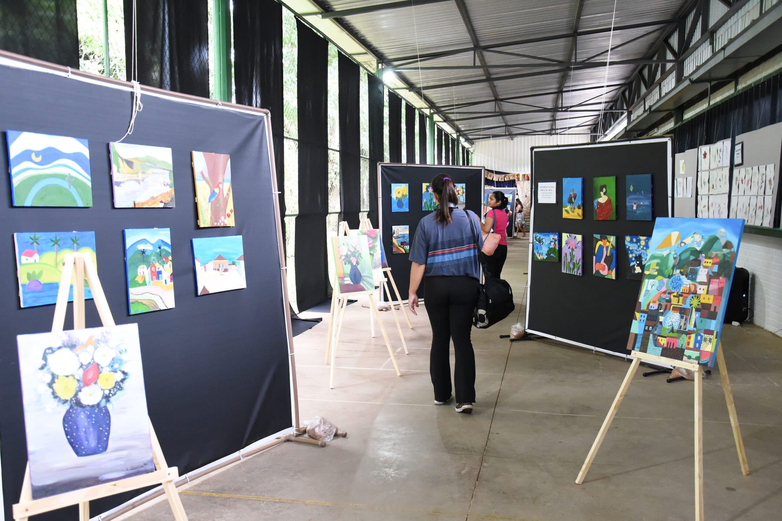 Exposição no CEF 410 Norte conecta 9º ano à ancestralidade e práticas antirracistas