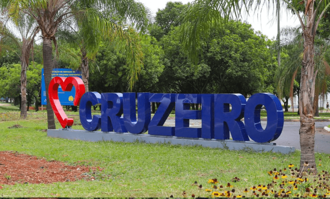 Letreiro “Amo o Cruzeiro” é Reinaugurado Após Destruição em Acidente